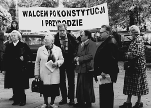 
Z Gdańska przyjechali wesprzeć ekologów legendarni przywódcy pierwszej Solidarności, Anna Walentynowicz, Joanna i Andrzej Gwiazdowie. Fot. Rafał Górski
