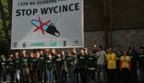 Pokojowa demonstracja organizacji pozarządowych działających na rzecz ochrony Puszczy Białowieskiej...