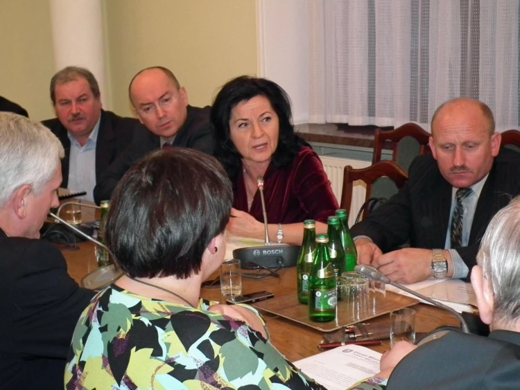 Posłanka Anna Paluch (PiS) – przeciwniczka nowelizacji z przedstawicielami samorządów, 06.12.2012....