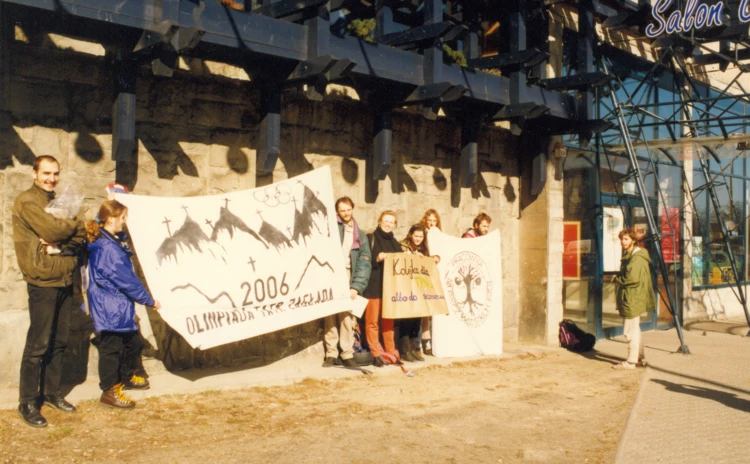 Protest podczas trwania konferencji olimpijskiej w Warszawie przeciwko olimpiadzie w Tatrach, 1997