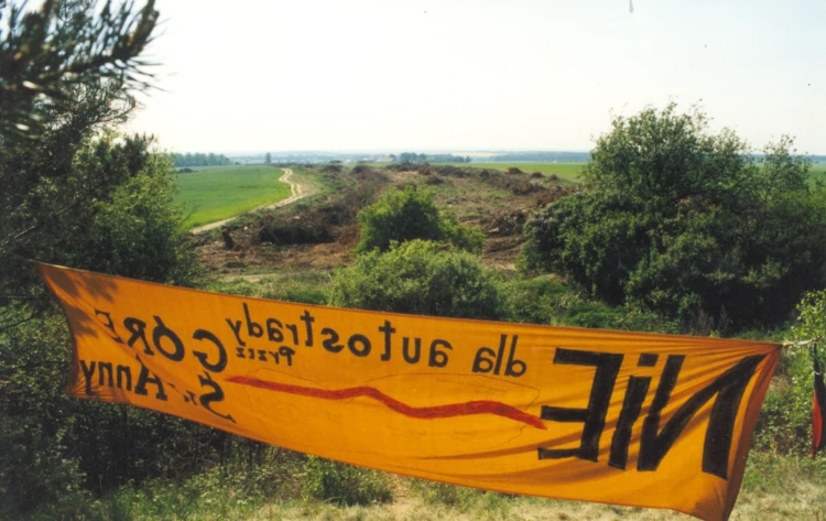 Widok z drzew na pas przyszłej autostrady, Góra św. Anny, maj 1998