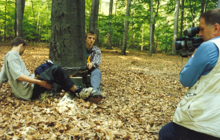 Przypięci do drzew i dziennikarz telewizji, Góra św. Anny, maj 1998